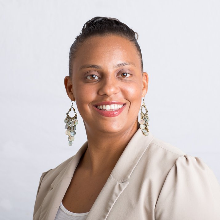 Actor headshot of a smiling woman in a cream blazer
